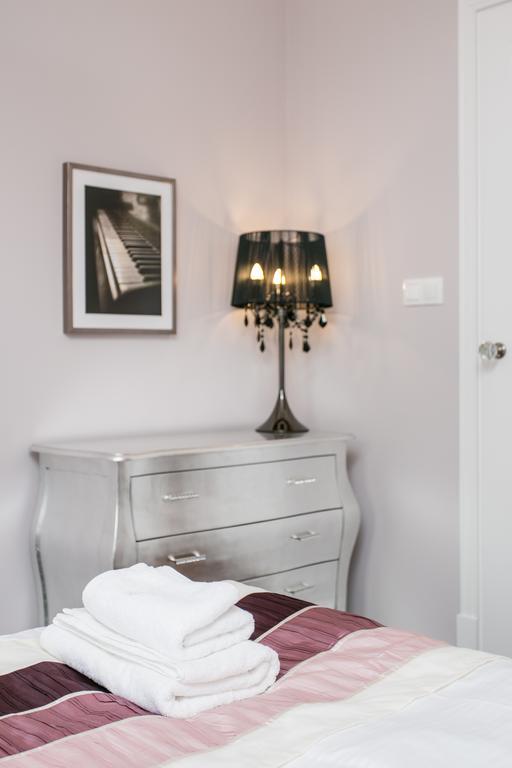 Executive 2-Bedroom Apartment Krasków Dış mekan fotoğraf